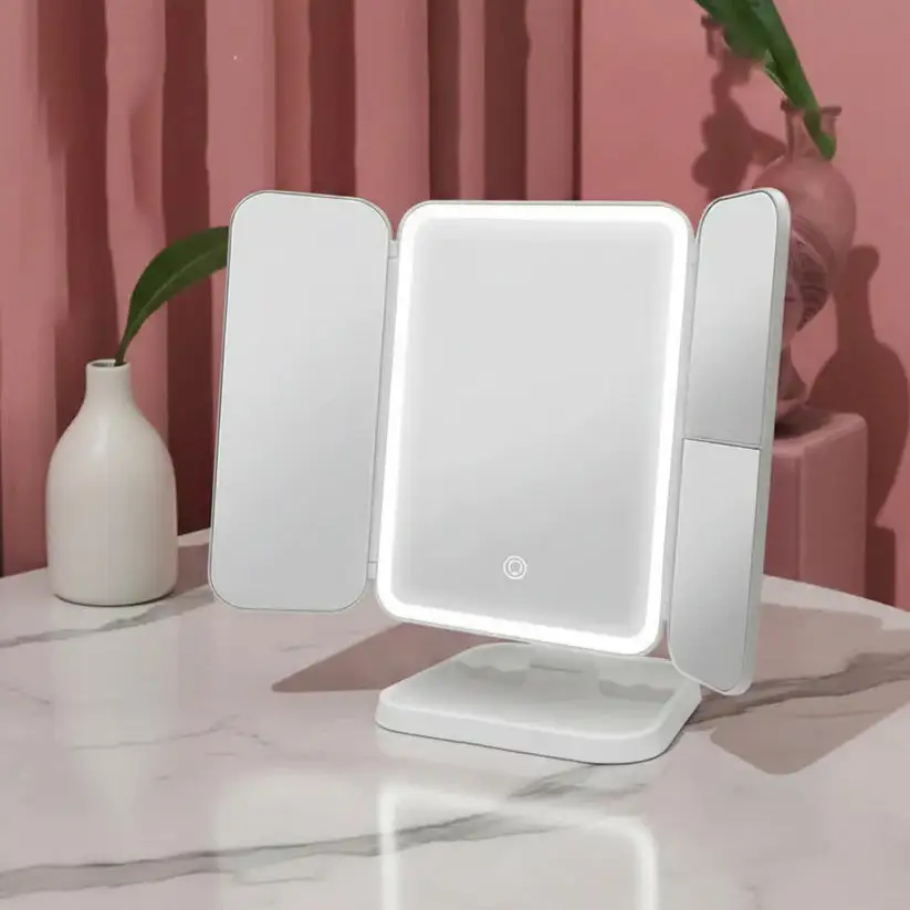 Newyuo™ Trifold LED Makeup Mirror
